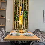 Six Stars 1br Modern 6 Mins To Centre *