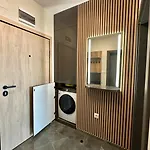 Six Stars 1br Modern 6 Mins To Centre Apartman