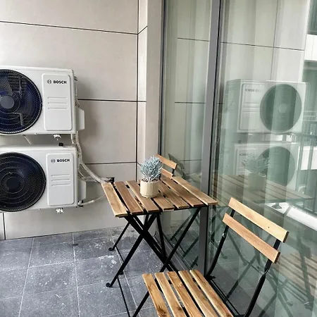 Апартамент Six Stars Premium 6 Mins To Centre Ultra Fast Wifi Пловдив