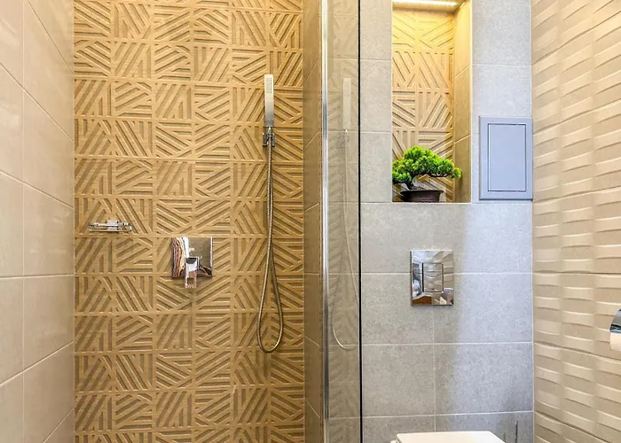 Six Stars 1br Modern 6 Mins To Centre