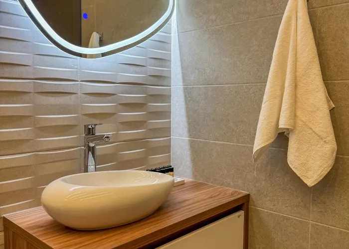 Six Stars 1br Modern 6 Mins To Centre 公寓 *